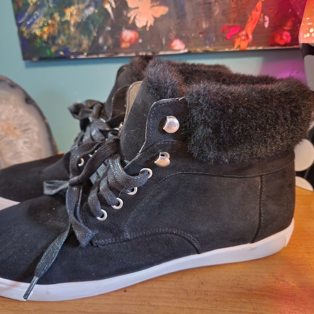 Torrid Faux Fur Trim Lace Up Sneaker Black Size 13